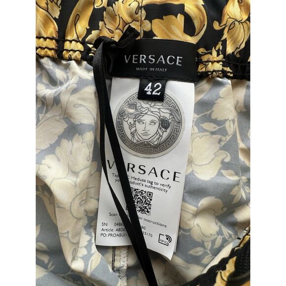 Versace Gold Print Logo Women’s Black Short Swim Shorts 8 US (42) ABD05032 NWT - Picture 8 of 8